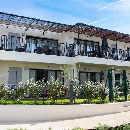 Apartment Les Papillons Du Ventoux - Le Myrtil- Eenslaapkamerappartement Met Terras En Tuin *